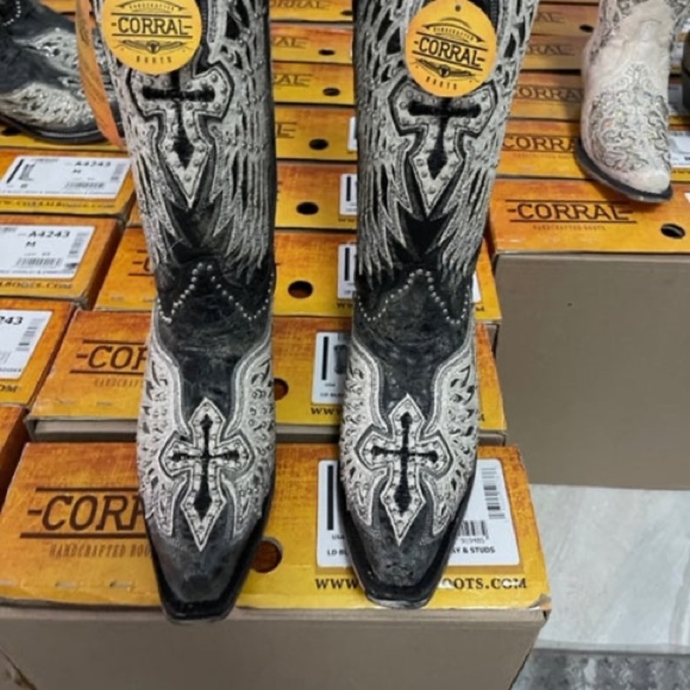 Corral Boots A4232 - Black Cross & Wings Overlay & Studs